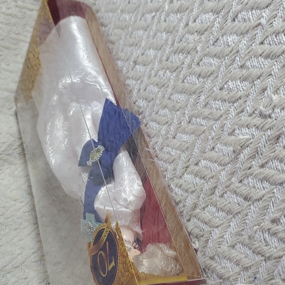 Barbie Queen Elizabeth II 70TH Anniversary Doll - Picture 9 of 11